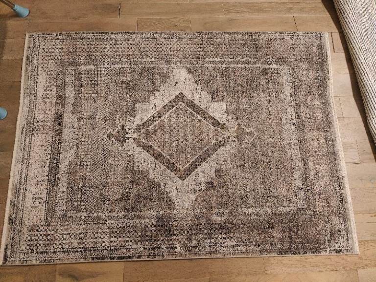 165cm x 120cm rug, shiny grey finish, soft, quick sale