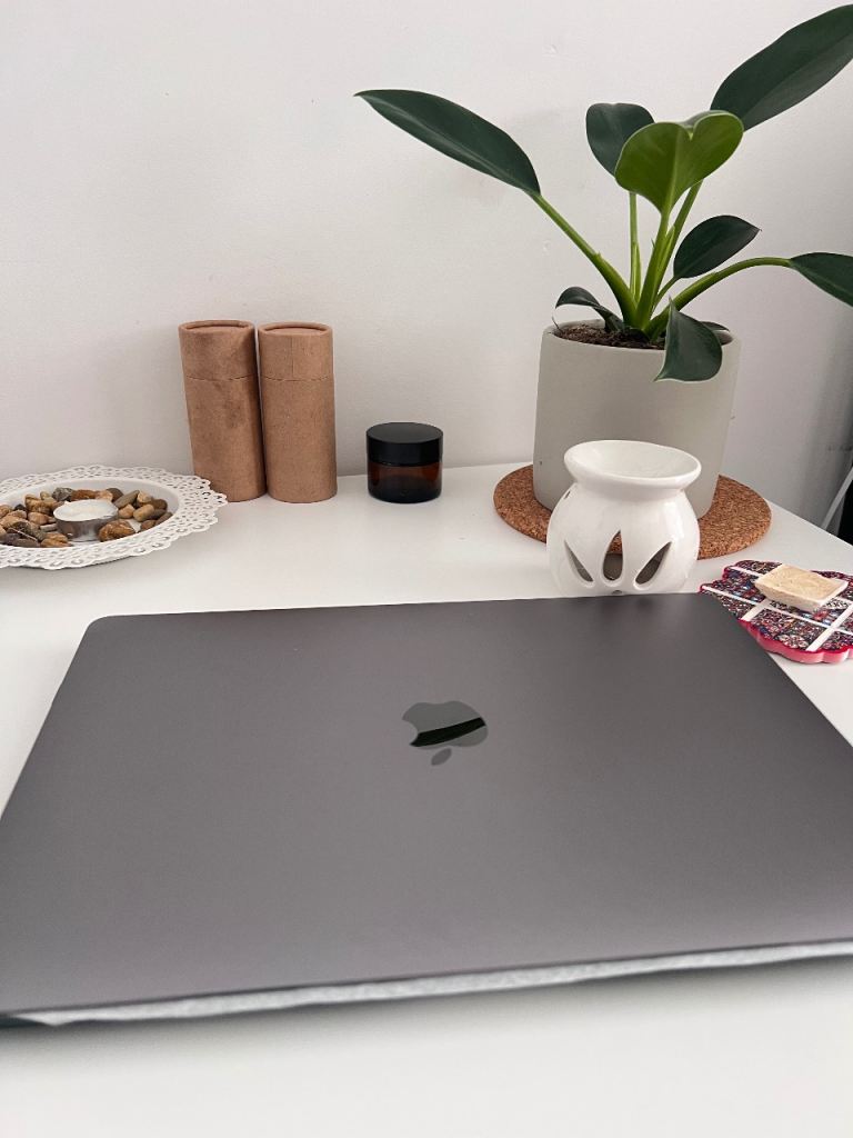 MacBook Air M1 (bought in 2022 brand new)