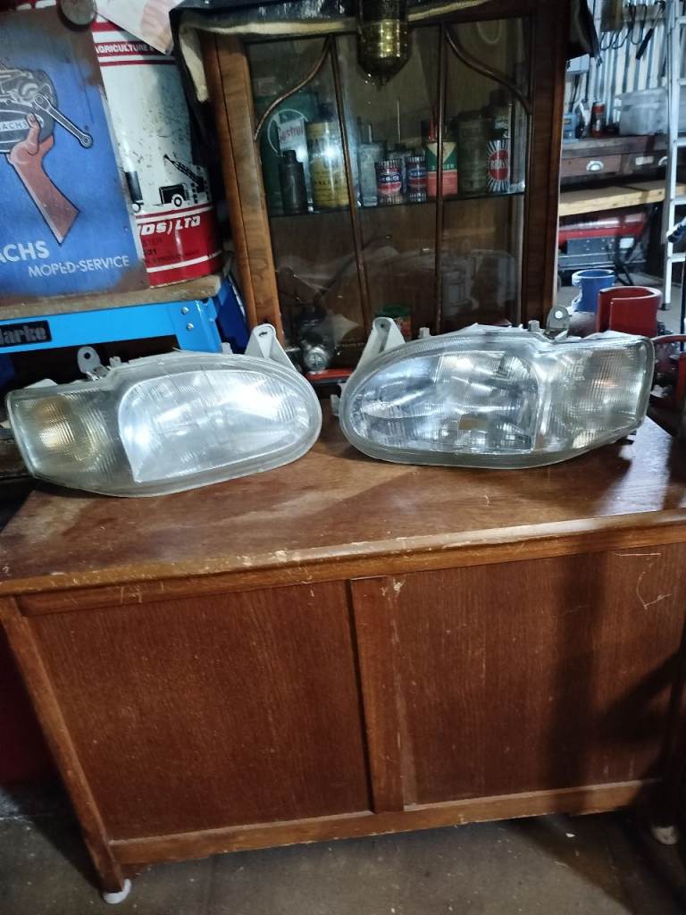 Ford MK4 Escort Front Lights 