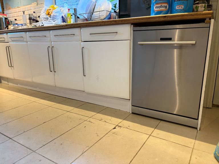 Modern White Gloss and Glass Kitchen Cabinet Doors + Carcasses