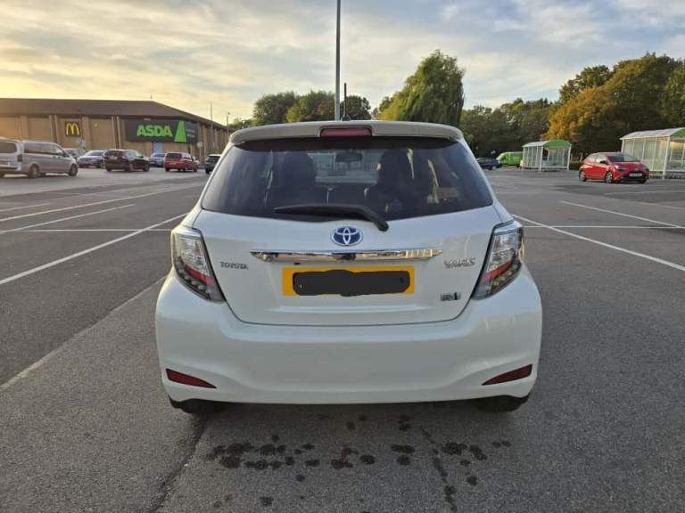 Automatic Toyota Yaris hybrid 1.5 VVT-CVT,5 Hatchback Petrol/Electric