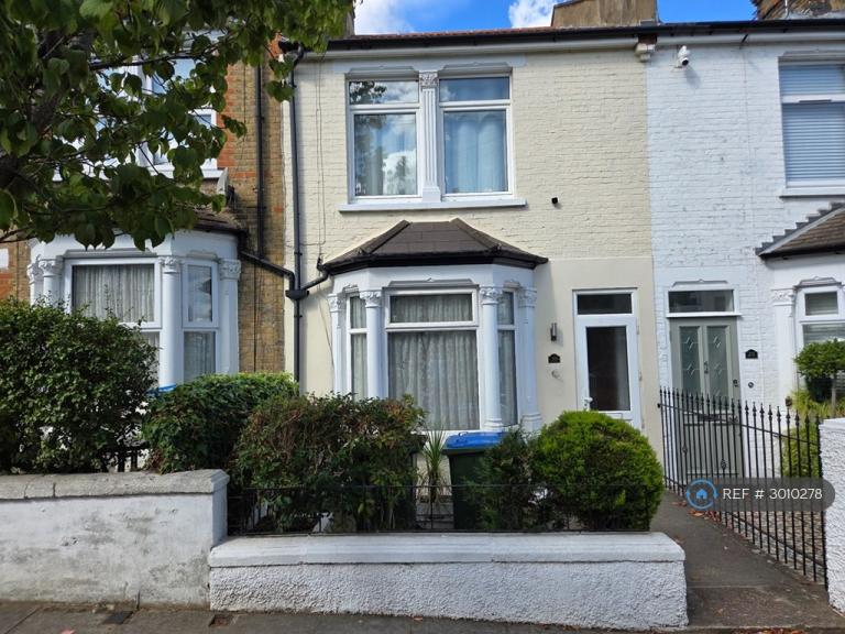2 bedroom house in Congress Road, London, SE2 (2 bed) (#3010278)