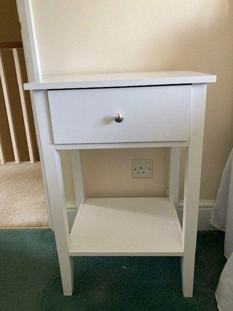 Set of x2 White Bedside Tables each with a Drawer and Shelf – Good Condition