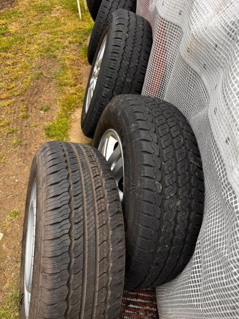 Hyundai i800 alloy wheels 