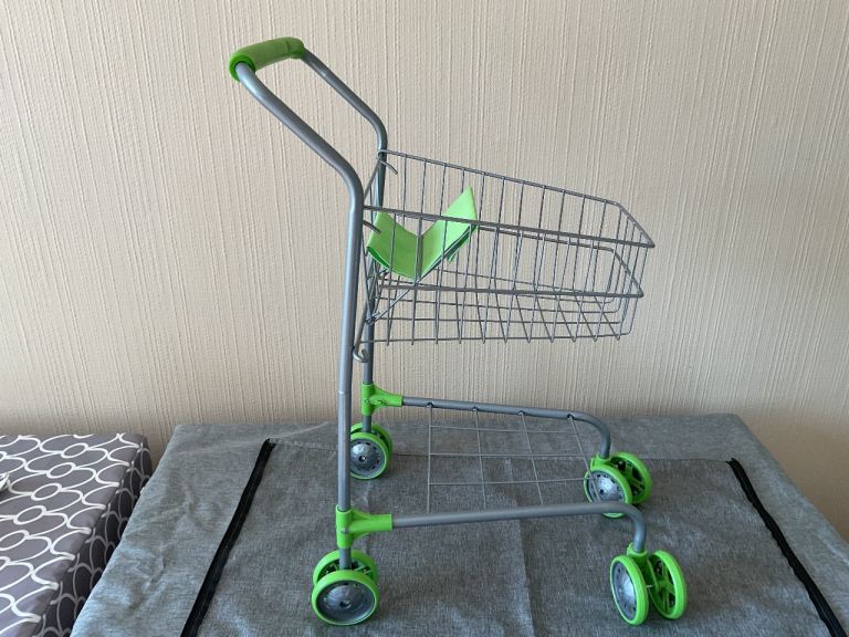 Child’s shopping trolley 