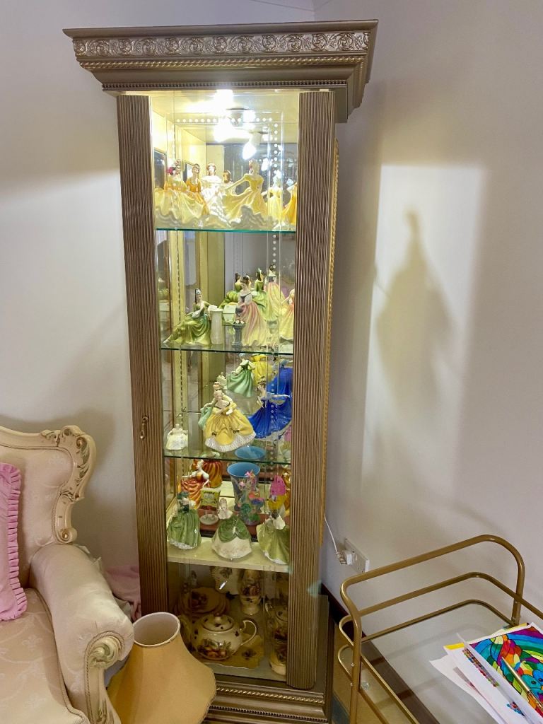 Antique Italian 🇮🇹 display cabinet glass shelves 