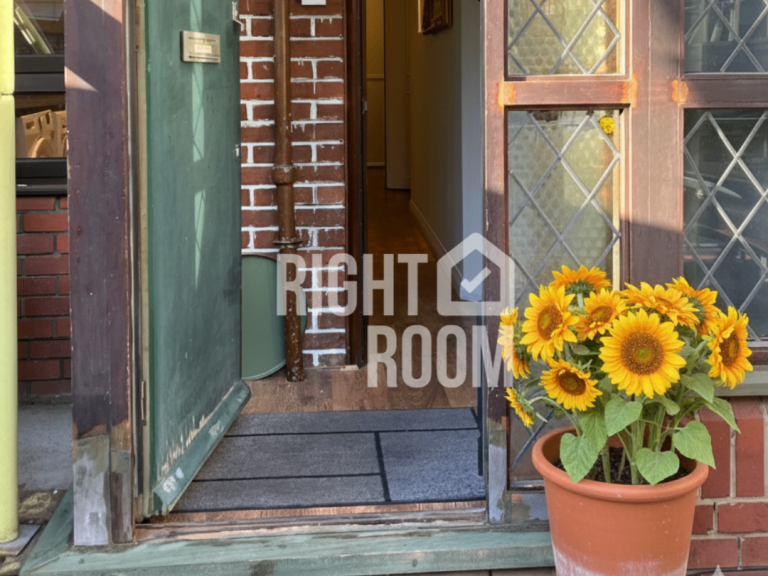 Bright Double Room | Couples Welcome | W10