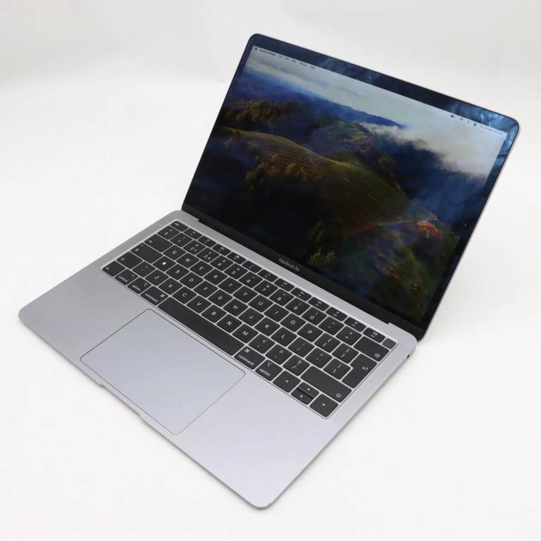 Apple MacBook 2k FHD Display 13.3" LED-Backlit IPS Retina Intel Core i5 3.6GHz