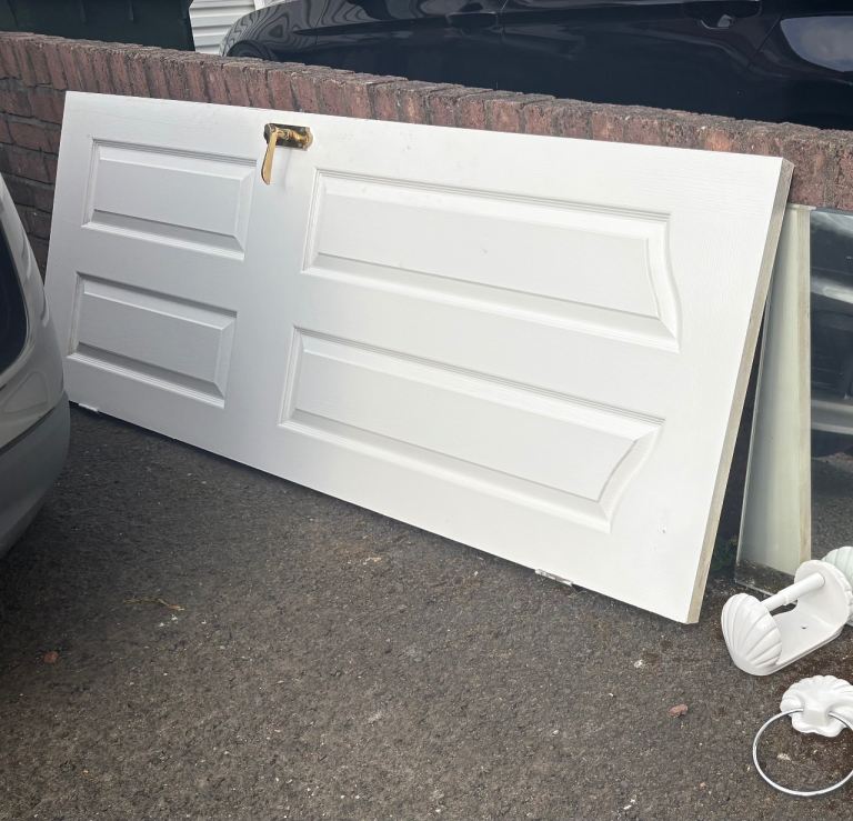 Free internal white door with gold handle 