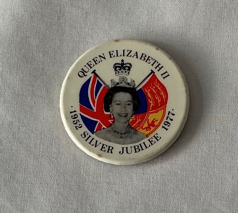 Queen Elizabeth II Silver Jubilee Badge 1952-1977