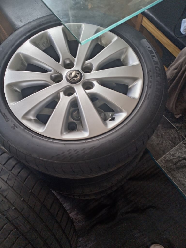 17" Vauxhall Alloys with decent tyres