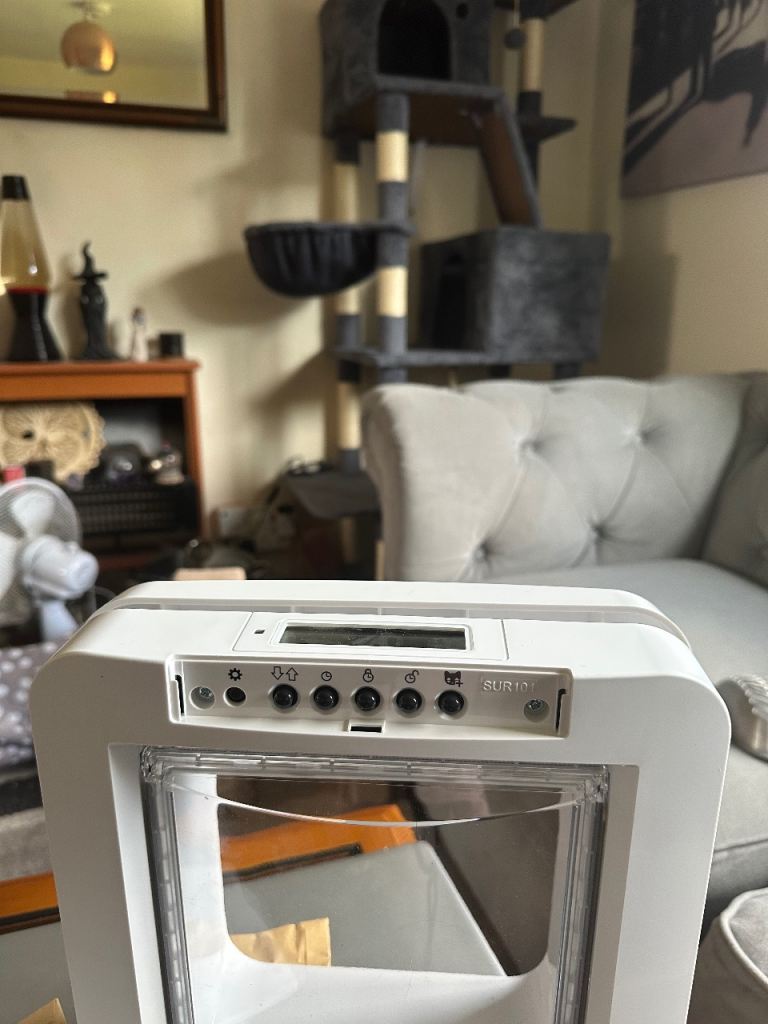 Cat flap Microchip model SUR101