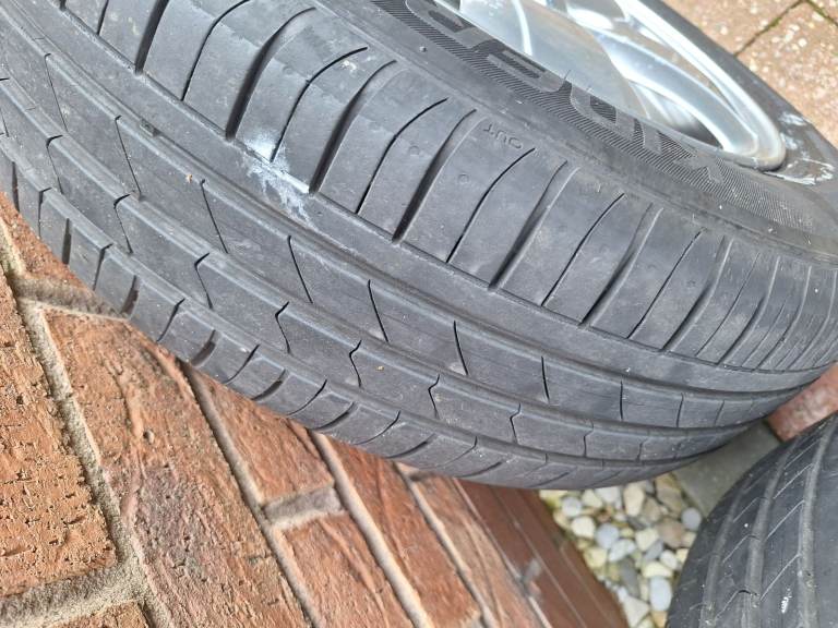 Set of 4 Mini Cooper 15inch alloy wheels with new Hankook tyres