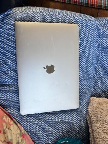 Apple MacBook Pro 13-inch 2019 – i5 / 8GB / 256GB – £220 | in