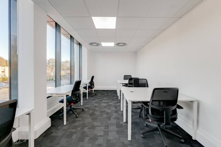 Henley on Thames - RG9 1HG \ Office with 3 Desks for Rent