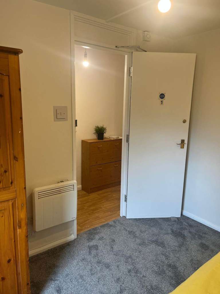 Spacious and Cosy Double Rooms for Rent in - UB8 2JU