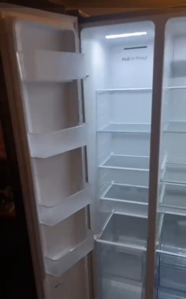 FRIDGE FREEZER