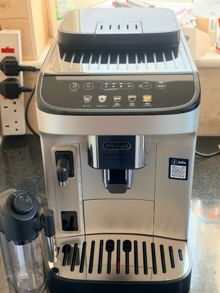 ☕ De’Longhi Magnifica Evo Bean-to-Cup Coffee Machine – Like New!