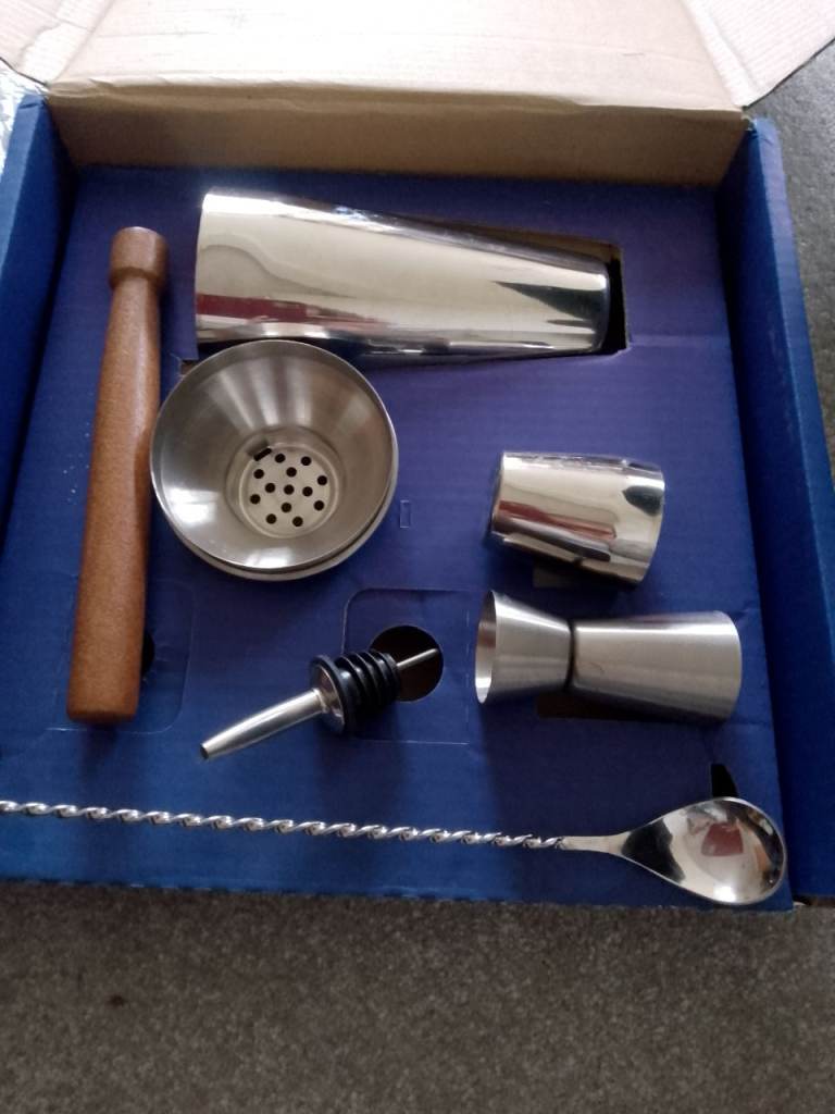Boxed Cocktail Making kit with receipe book and accessories