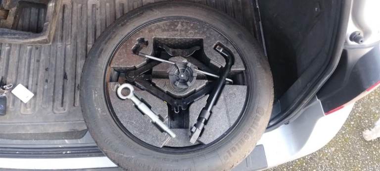 VOLVO V70 SPARE WHEEL WITH TOOL KIT 125/80/R17