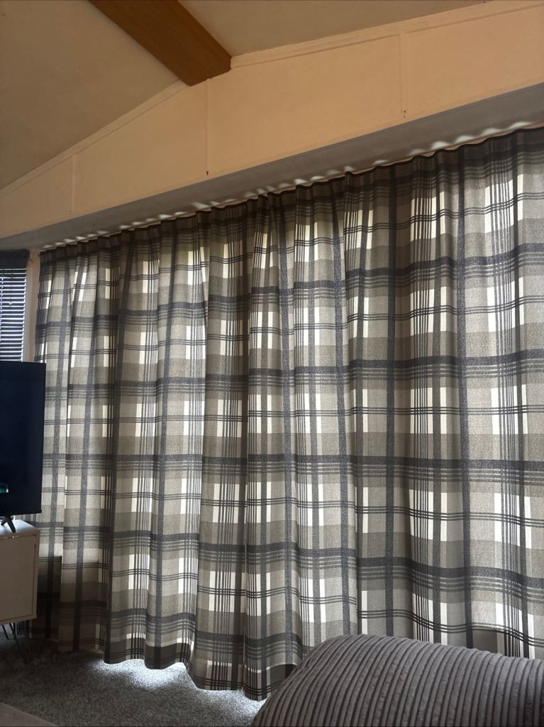 Static Caravan Curtains ‘popper top’