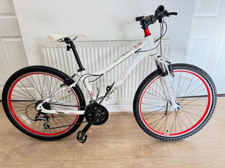 Giant liv 1 enchant mountain bike in very good condition all fully working 