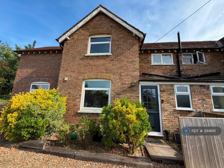 3 bedroom house in Railway Cottages, Guildford, GU4 (3 bed) (#2948111)