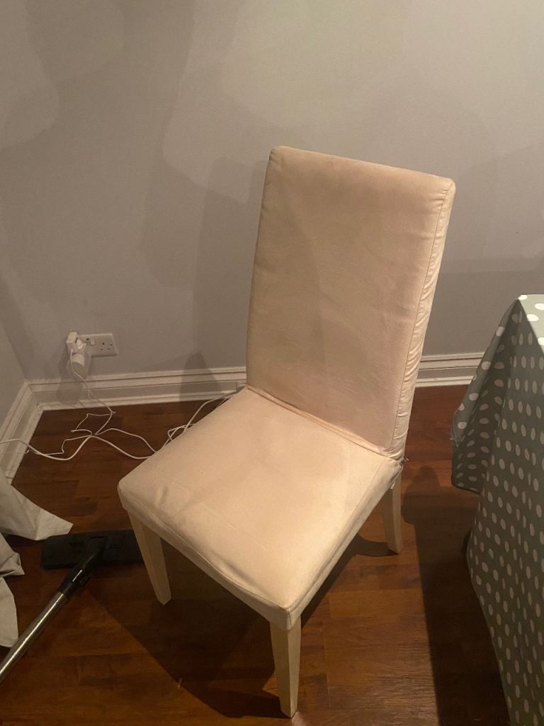 4 cushioned BoConcept cream chairs