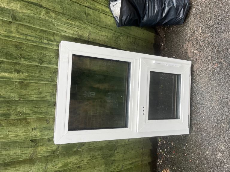 Small uPVC window, tilt&turn 980mm x 560mm