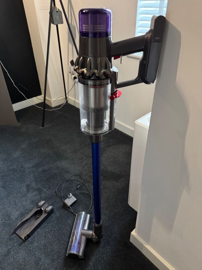 Dyson v11 vacuum cleaner hoover