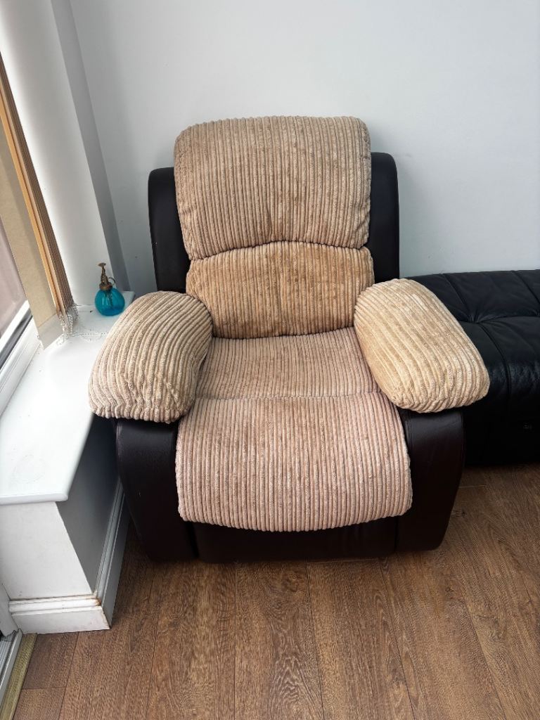 Manual reclining jumbo cord armchair 
