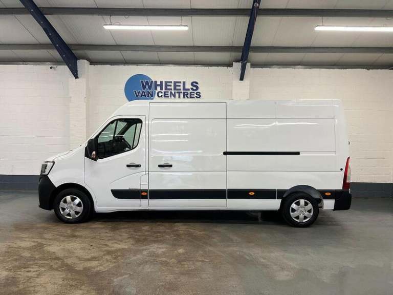 2023 Renault Master LM35dCi 135 Business+ Medium Roof Van PANEL VAN DIESEL Manual
