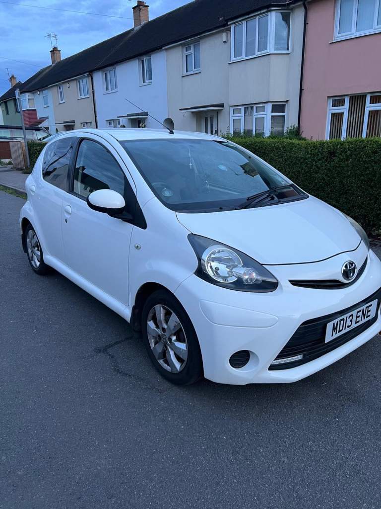 Toyota, AYGO, Hatchback, 2013, Manual, 998 (cc), 5 doors