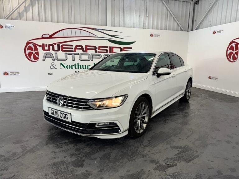2016 Volkswagen Passat 2.0 TDI BlueMotion Tech R-Line Saloon 4dr Diesel DSG Euro 6 (s/s) (190 ps)...