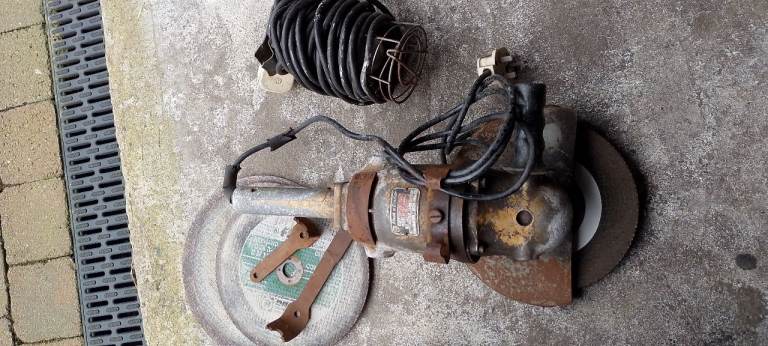 Black and Decker 9" Heavy Duty Grinder complete, + Inspection Lamp + Extension Cable Reel BUNDLE £15