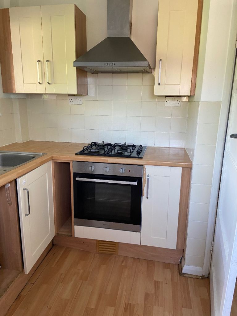 2 Bedroom Flat  in (WEYBRIDGE)