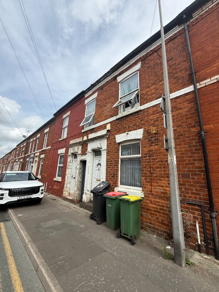 3 bedroom mid terrace to rent 