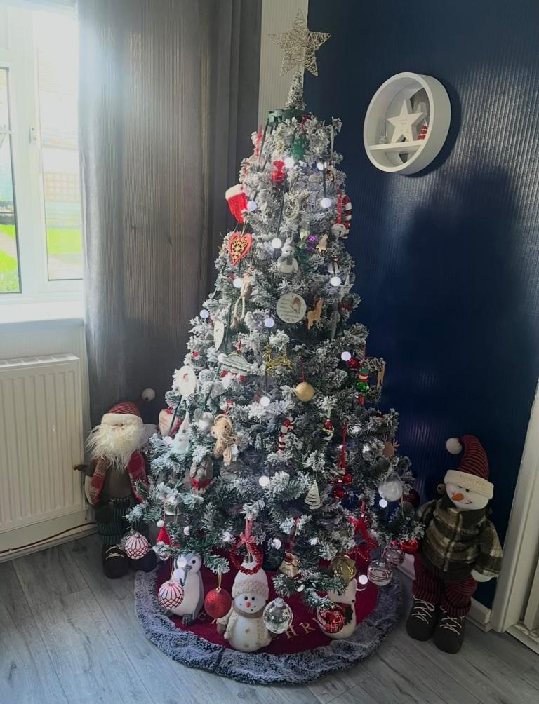 George Home 6FT Snowy Pine Christmas Tree – As Good As New