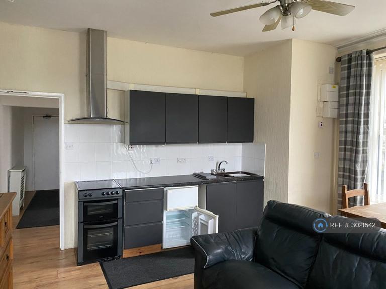 1 bedroom flat in Market Street, Dalton-In-Furness, LA15 (1 bed) (#3021642)