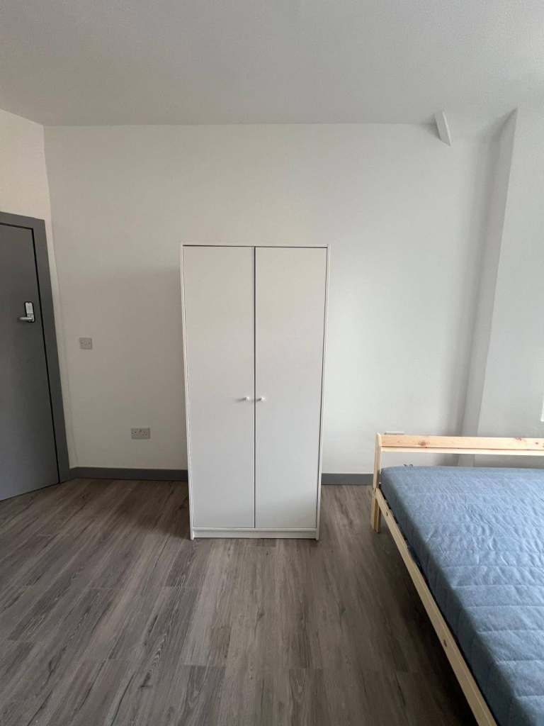 Studio Flat in London, Harrow HA3 5EU