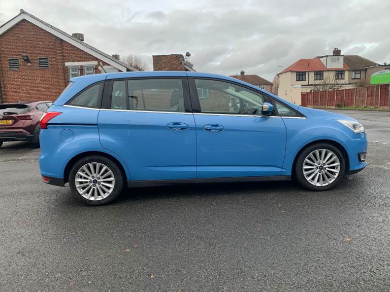 FORD GRAND C-MAX  2017  7 SEATER  NEW BELTS NEW SERVICE NEW  MOT WARRANTY GIVEN