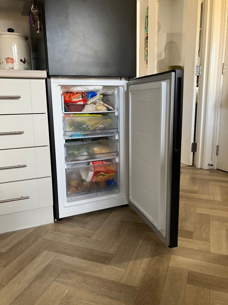 Hoover fridge freezer
