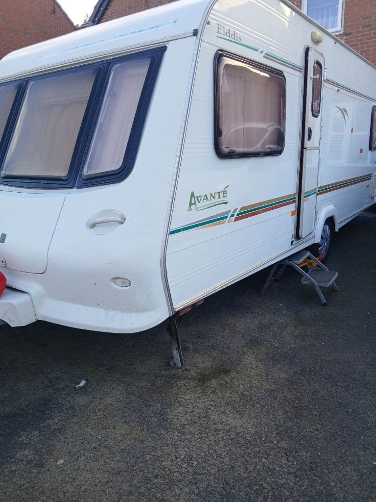 Family caravan with fixed bed