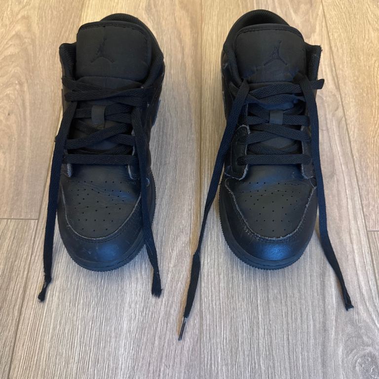 Boys Black Jordan 1 sneakers - UK 5