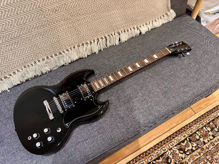 Tanglewood TSE 605 SG Style Electric Guitar