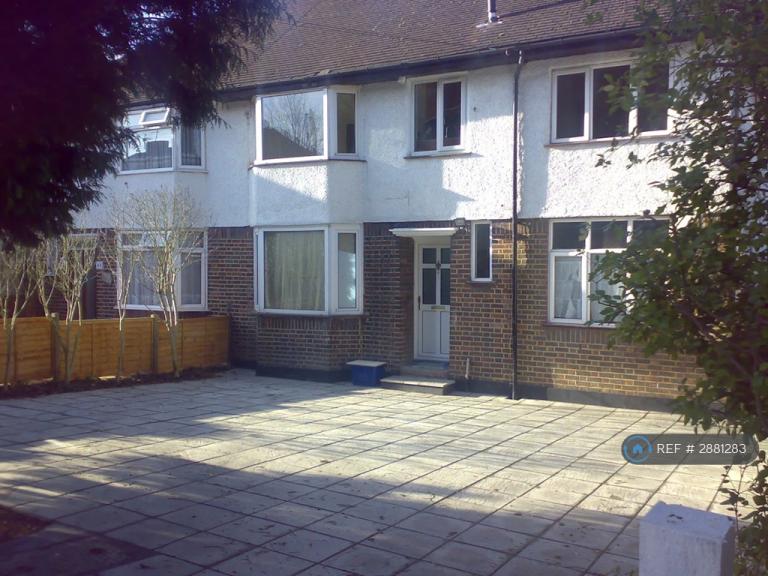1 bedroom flat in Selborne Gardens, London, NW4 (1 bed) (#2881283)