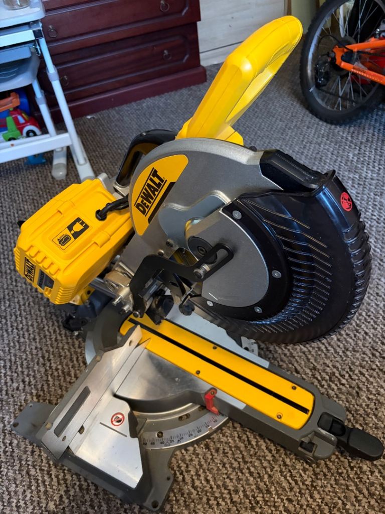 DeWalt DHS780 Flexvolt Mitre Saw – Good Condition