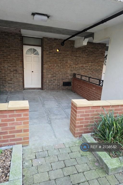 5 bedroom house in Portmeadow Walk, London, SE2 (5 bed) (#2738582)