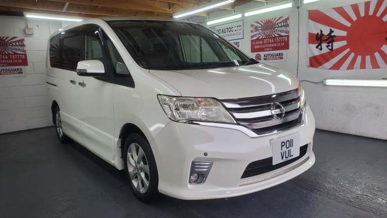 Nissan serena c26 2.0 automatic sunroof 8 seater fresh japanese import 