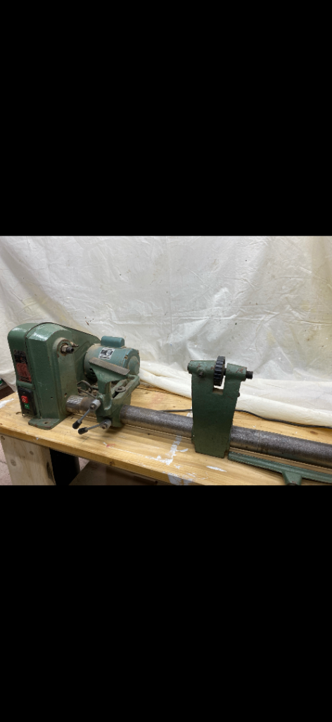 Wood turning lathe